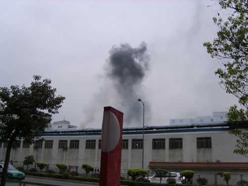 居民邀请区长到家作客体验工厂污染